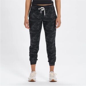 Vuori Women’s Performance Joggers Black Camo